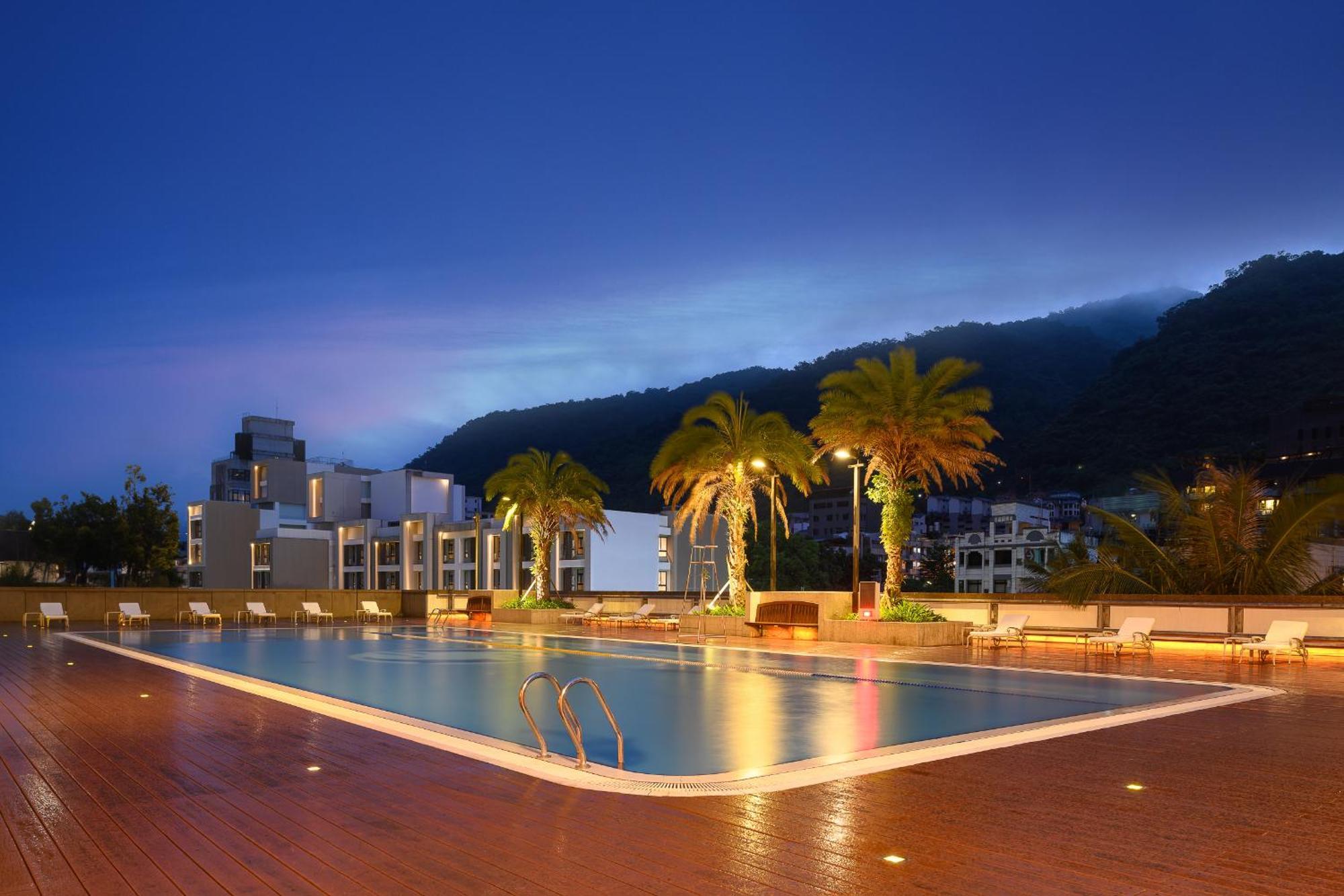 Evergreen Resort Hotel - Jiaosi Jiaoxi Extérieur photo The swimming pool at the University of Nottingham Malaysia Campus
