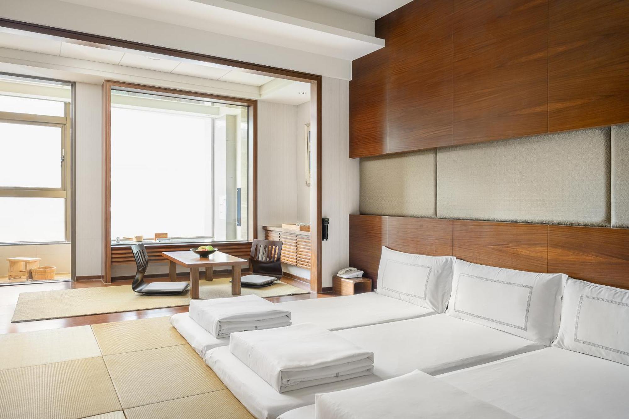 Evergreen Resort Hotel - Jiaosi Jiaoxi Extérieur photo A room at the hotel