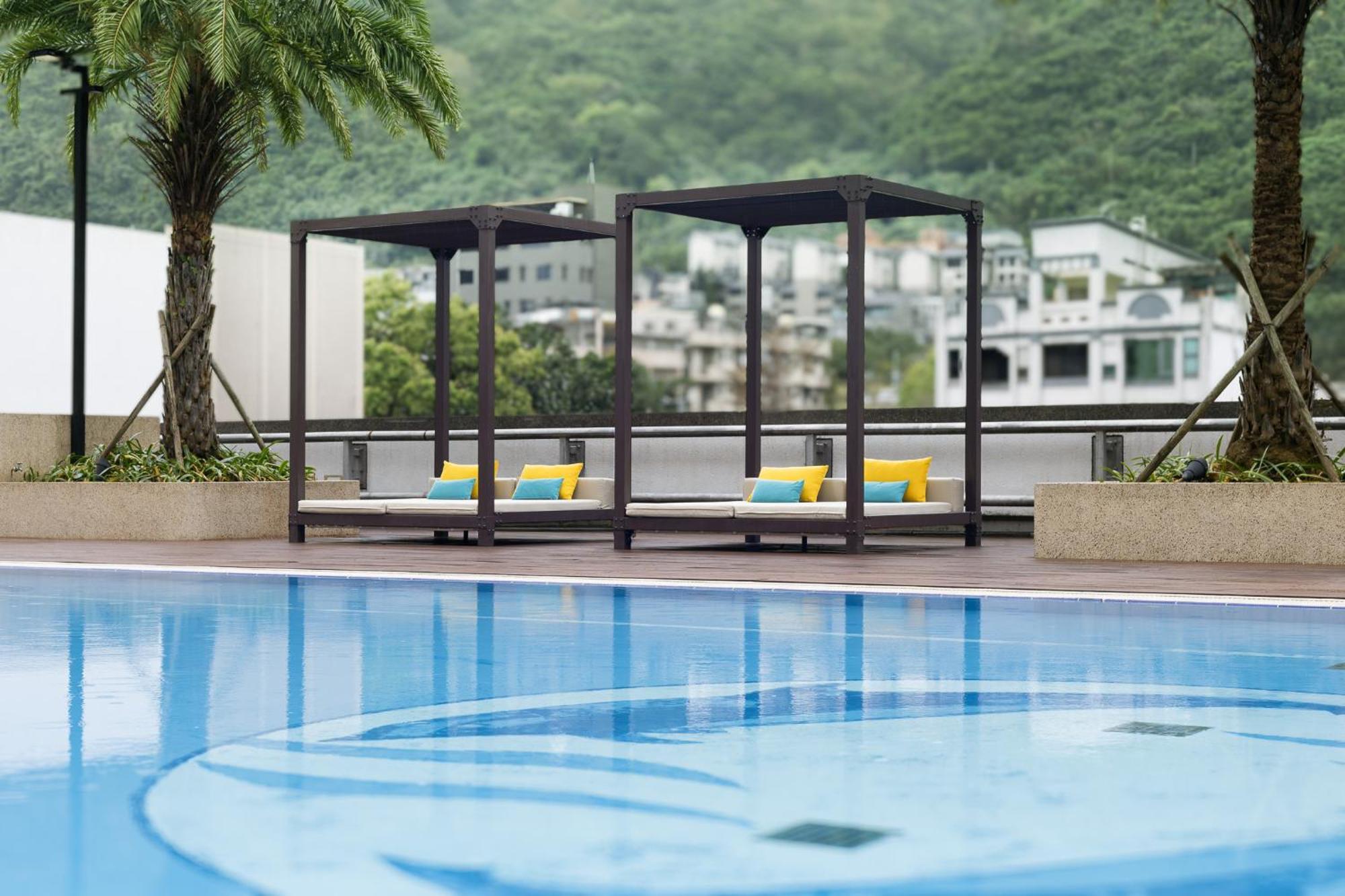Evergreen Resort Hotel - Jiaosi Jiaoxi Extérieur photo The swimming pool at the hotel