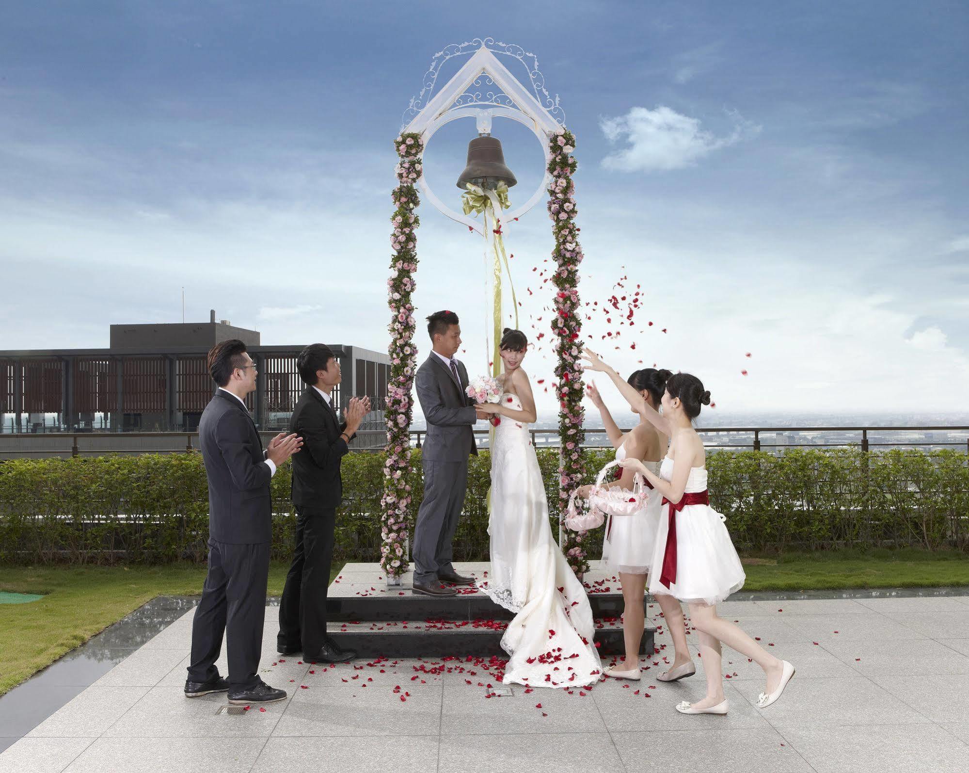 Evergreen Resort Hotel - Jiaosi Jiaoxi Extérieur photo Wedding at the Sky Chapel