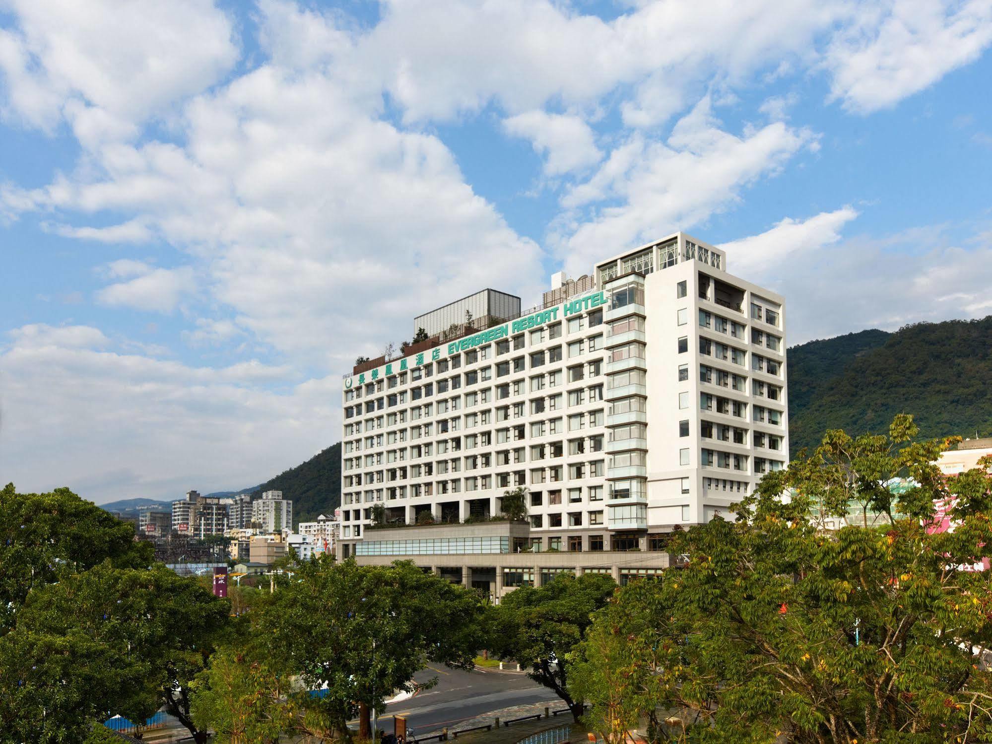 Evergreen Resort Hotel - Jiaosi Jiaoxi Extérieur photo National Yang-ming University